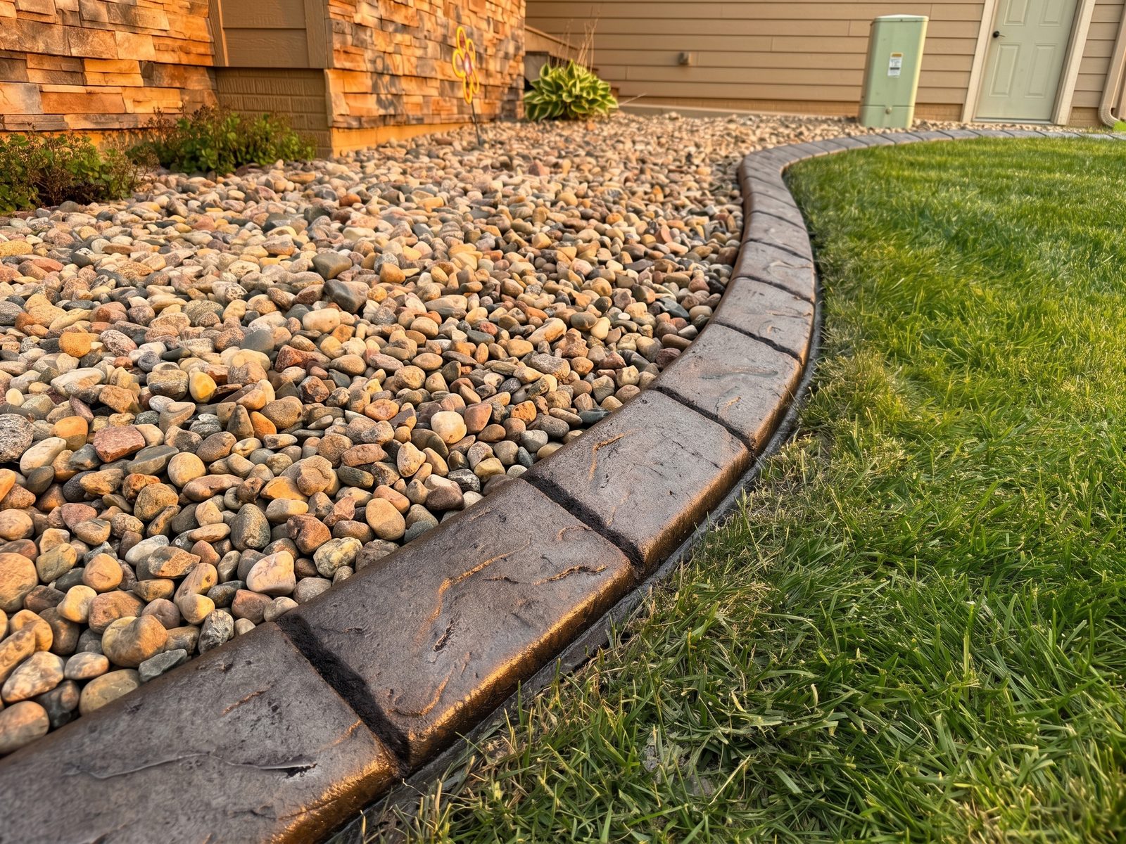 Decorative concrete curbing