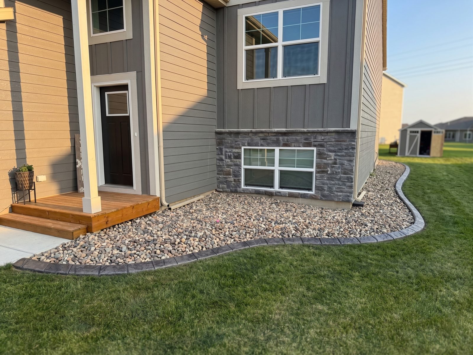 Decorative concrete curbing
