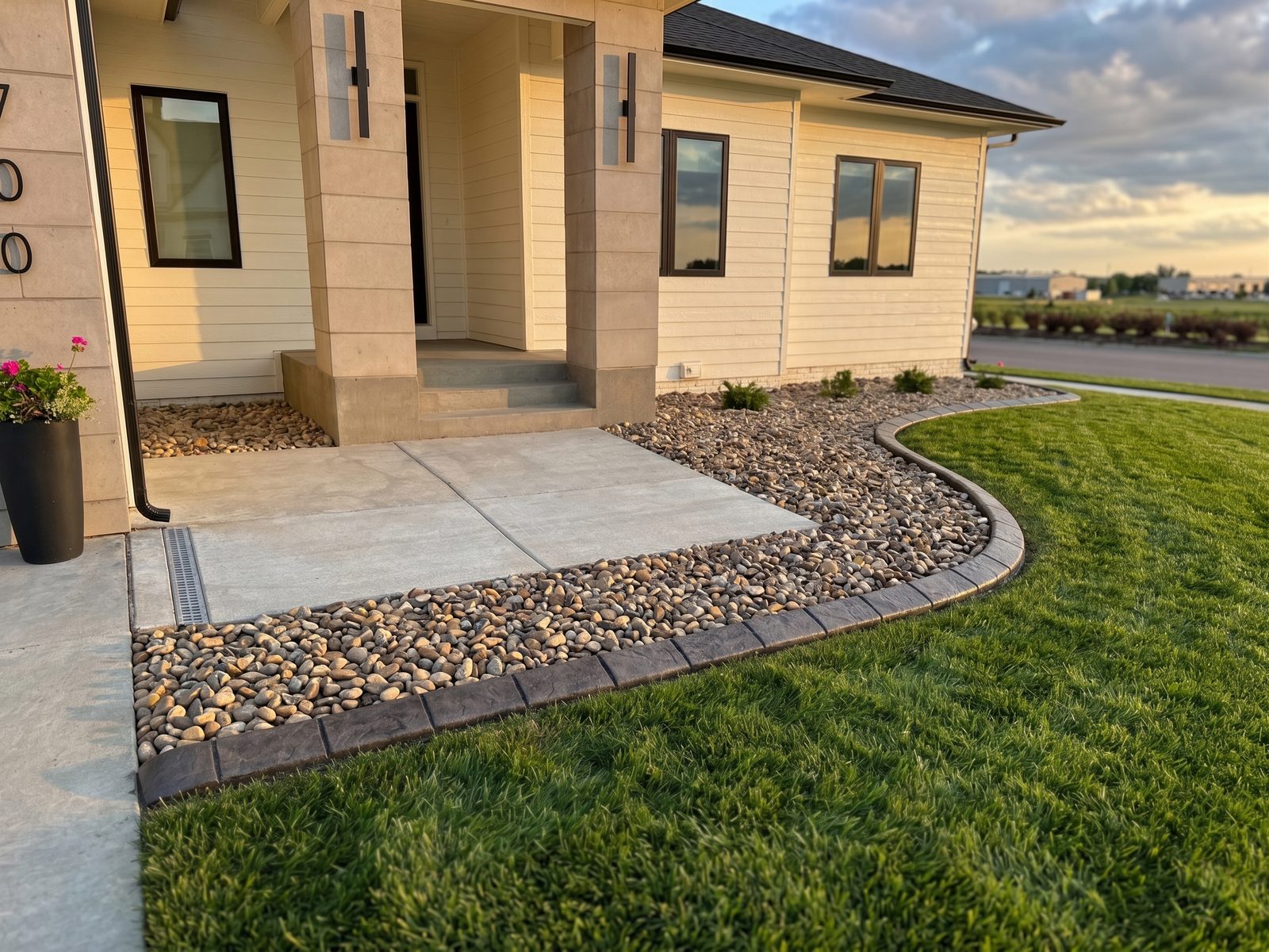 Decorative concrete curbing
