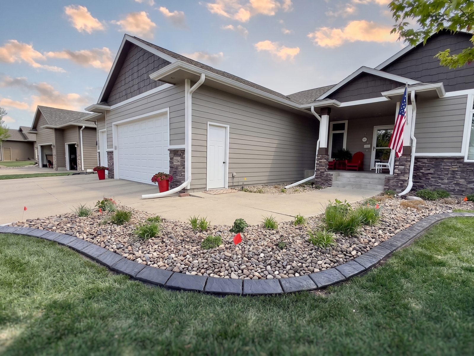 Decorative concrete curbing