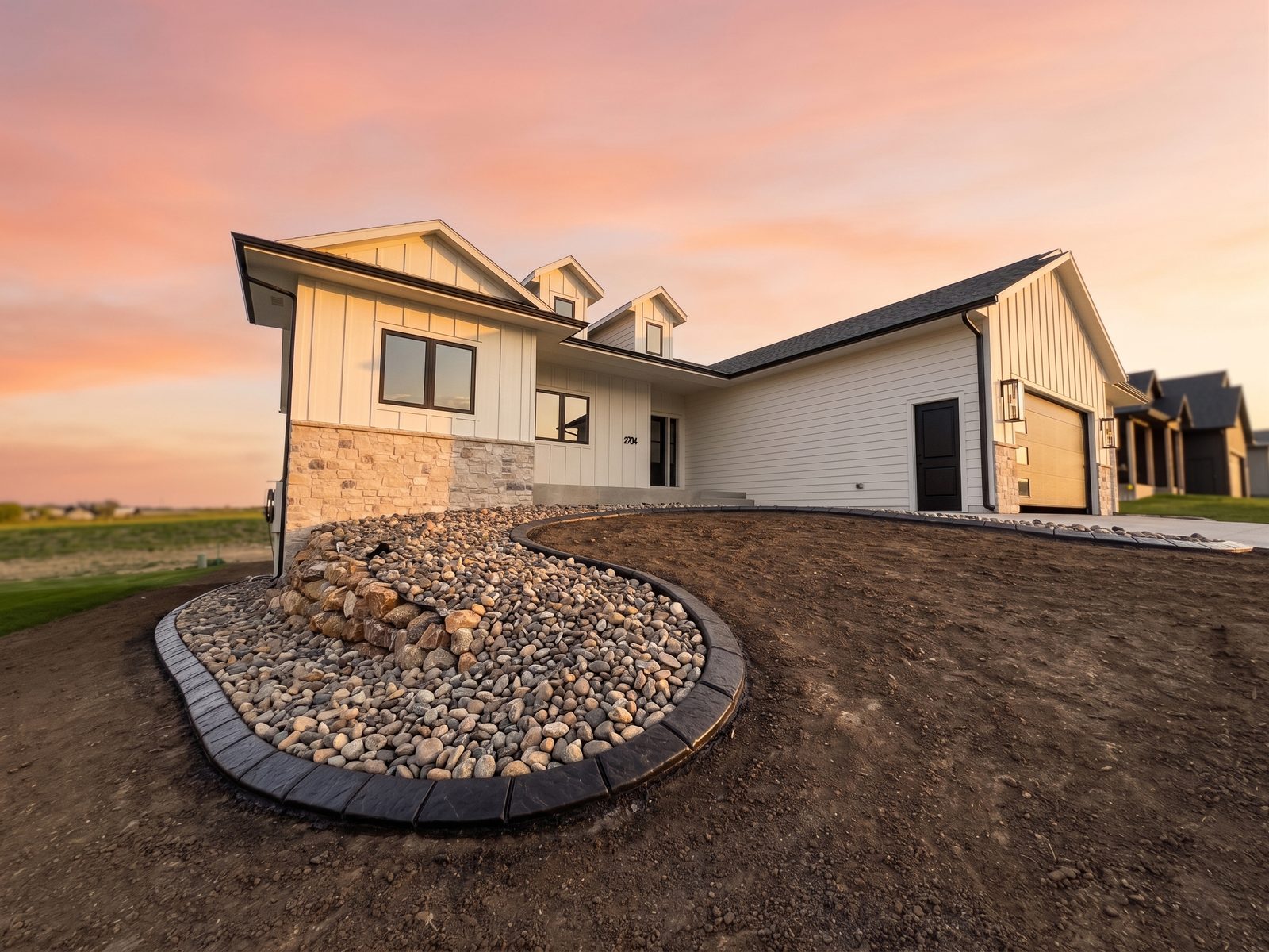 Decorative concrete curbing