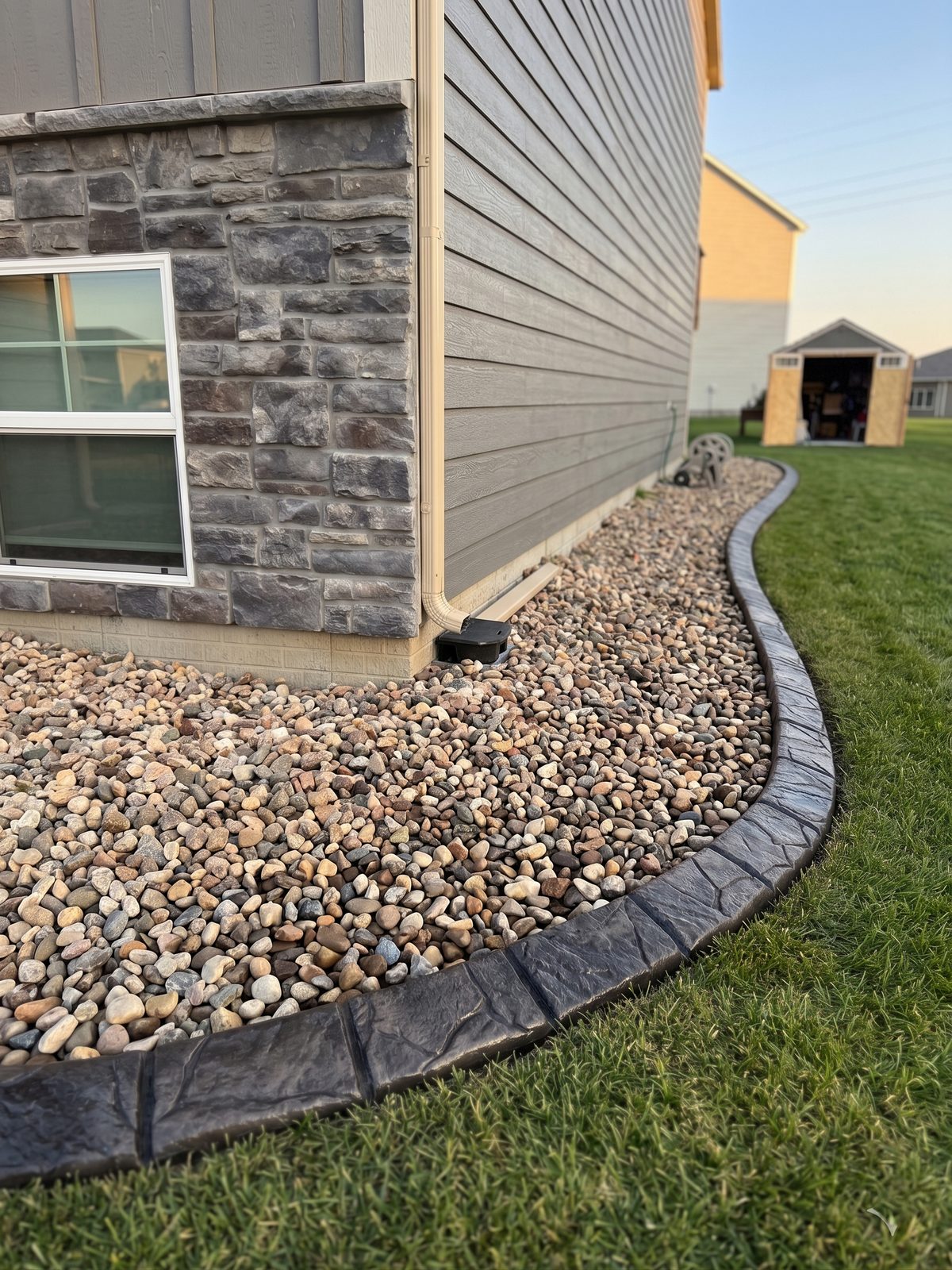 Decorative concrete curbing