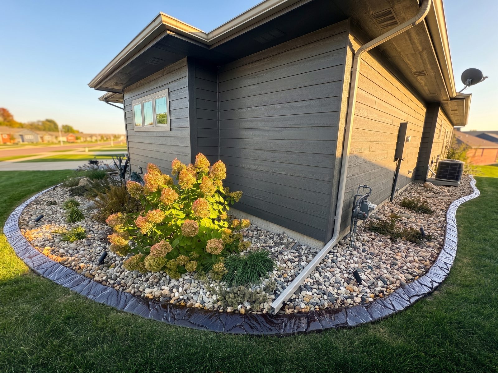 Decorative concrete curbing