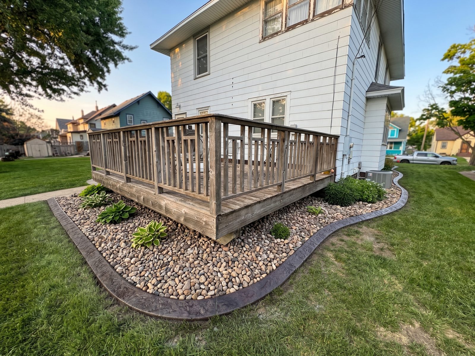 Decorative concrete curbing